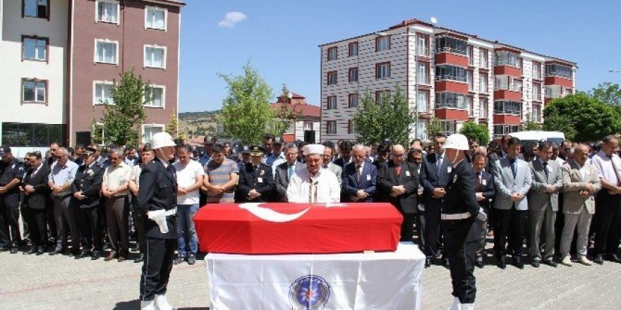 Trafik kazasında ağır yaralanan polis memuru şehit oldu