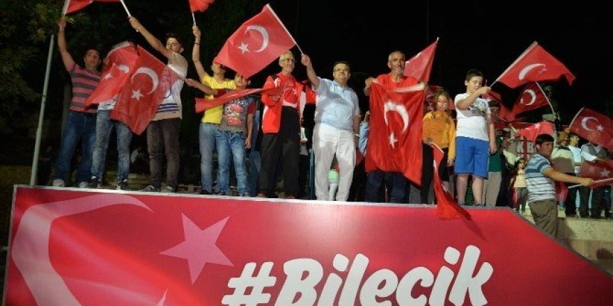 Bilecikliler demokrasi nöbetini sürdürüyor