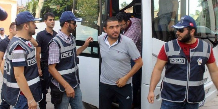 FETÖ soruşturmasında gözaltına alınan 25 polis adliyeye sevk edildi