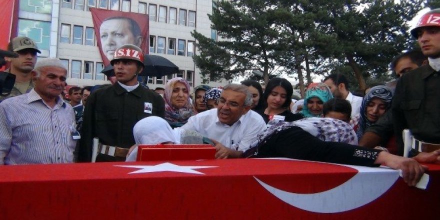 Erciş, şehidini tekbirlerle uğurladı