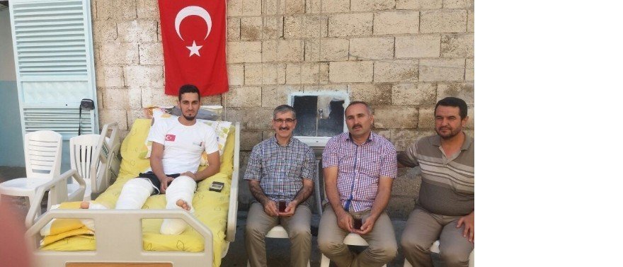Darbe kalkışmasında yaralanan futbolcuya ziyaret
