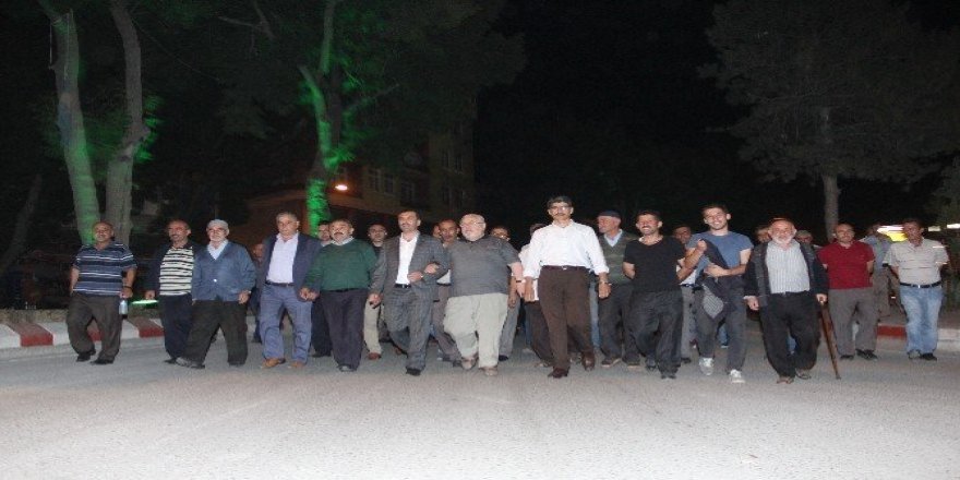 Kavak’ta demokrasi yürüyüşü