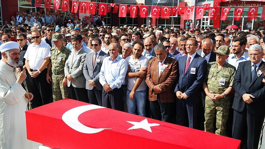 Şehit Piyade Uzman Çavuş Torunoğlu'nun cenazesi toprağa verildi