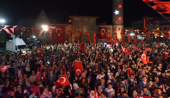 Dadaşlar Sultan Fatih Han’ın askerleri gibi nöbet tutuyor