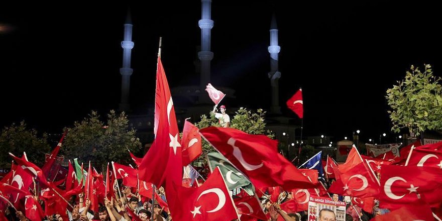 Cumhurbaşkanlığı Külliyesi'nde demokrasi nöbeti devam ediyor