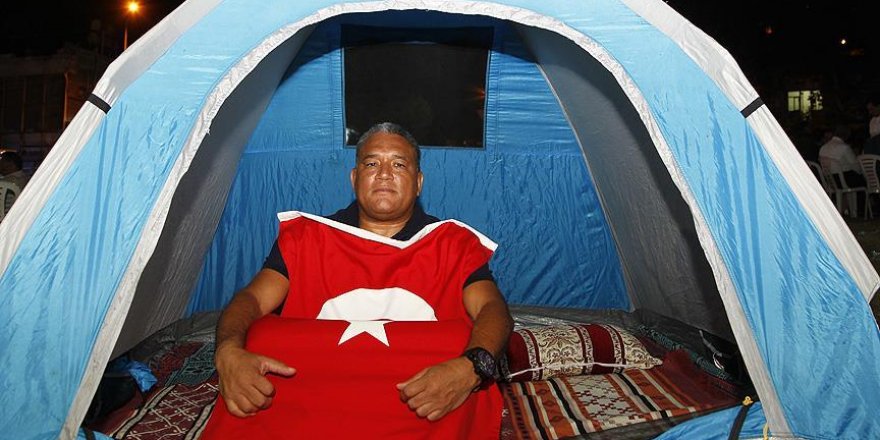 Brezilyalı Ökkeş "demokrasi nöbeti"nde