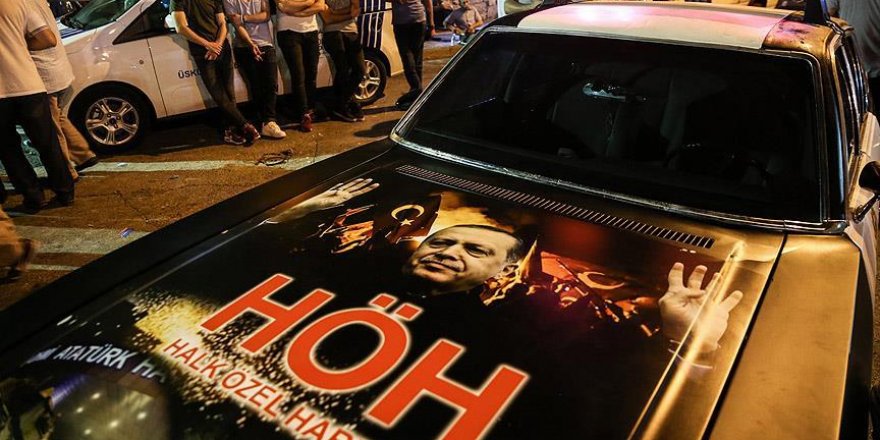 'Halk Özel Harekat' demokrasi nöbetlerinde
