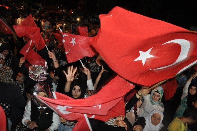 Muş’ta demokrasi nöbeti aralıksız devam ediyor