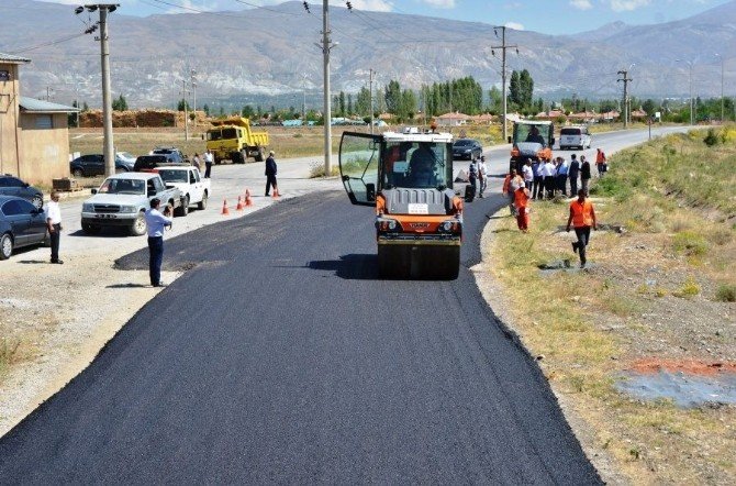 Köy yolları sıcak asfalt ile kaplanıyor
