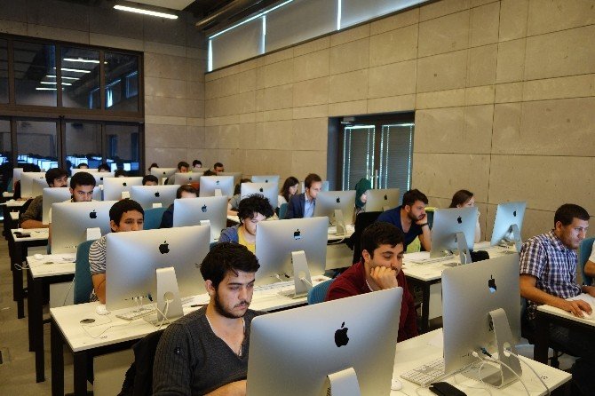 AGÜ Geleceğin Oyun Programcılarını Yetiştiriyor