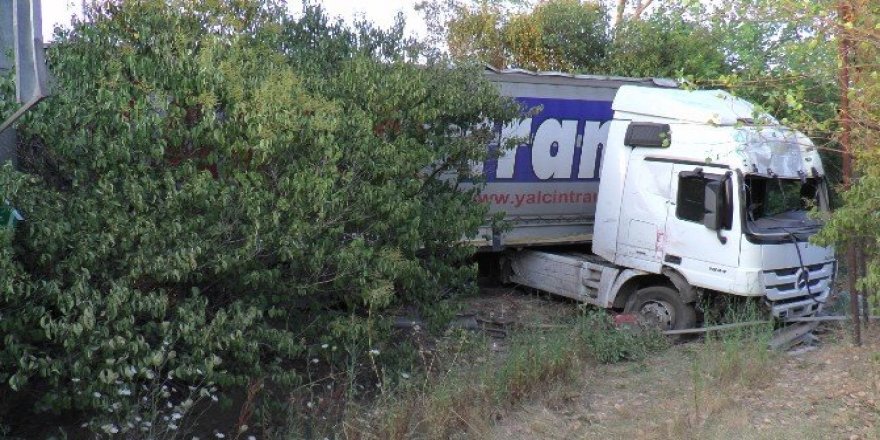 TEM’de kaza yapan TIR’lar yoldan çıktı: 1 yaralı