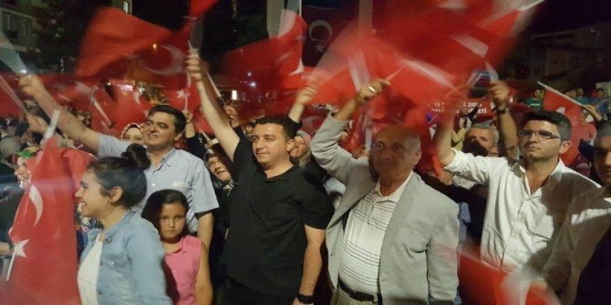 Başkan Yalçın’dan Bozüyük’teki demokrasi nöbetine destek