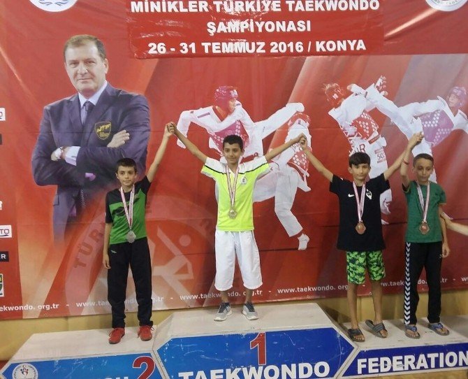 Taekwondo Türkiye Şampiyonu Enes Güneş gururlandırdı