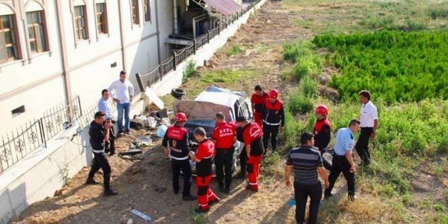 Sivas’ta otomobil fidanlığa uçtu: 2 yaralı