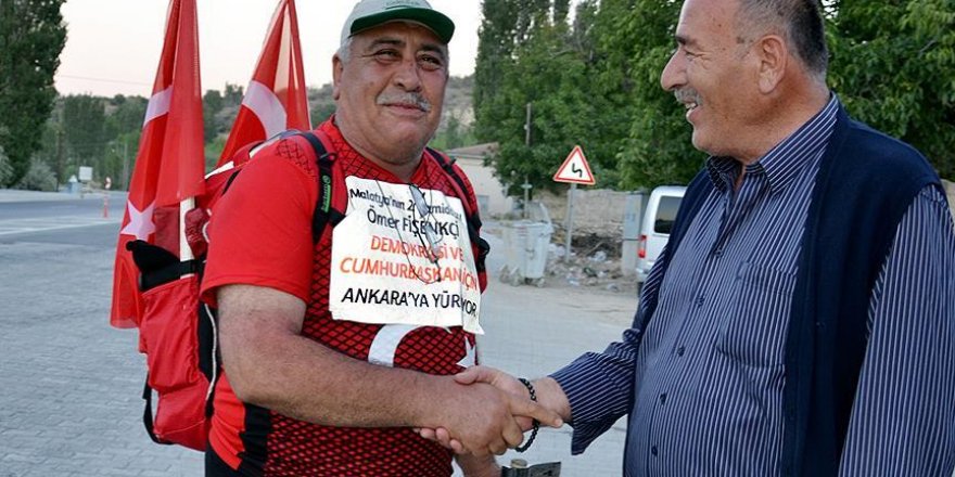 Darbe girişimini protesto için Ankara'ya yürüyor