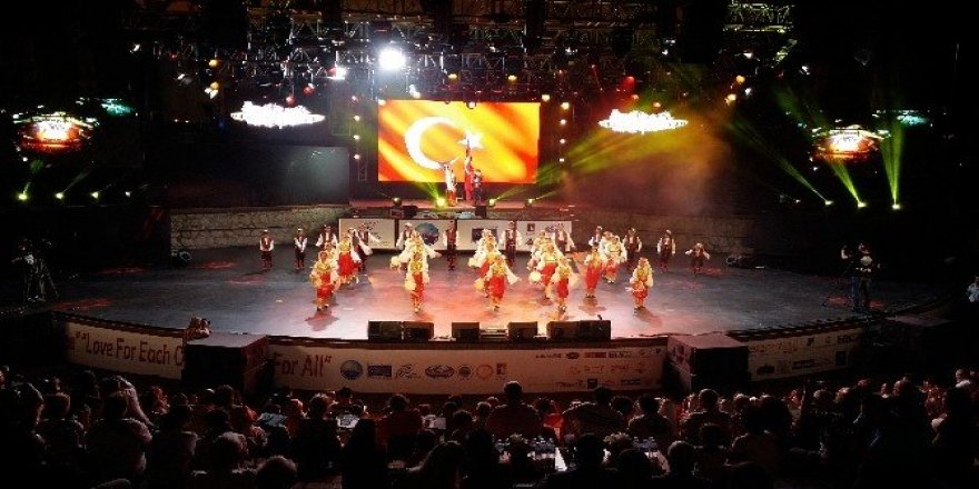 Mustafa Yıldızdoğan "Türkiyem" ile duygulandırdı