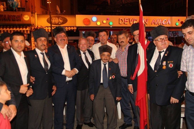 Gaziler tam kadro demokrasi nöbetine katıldı