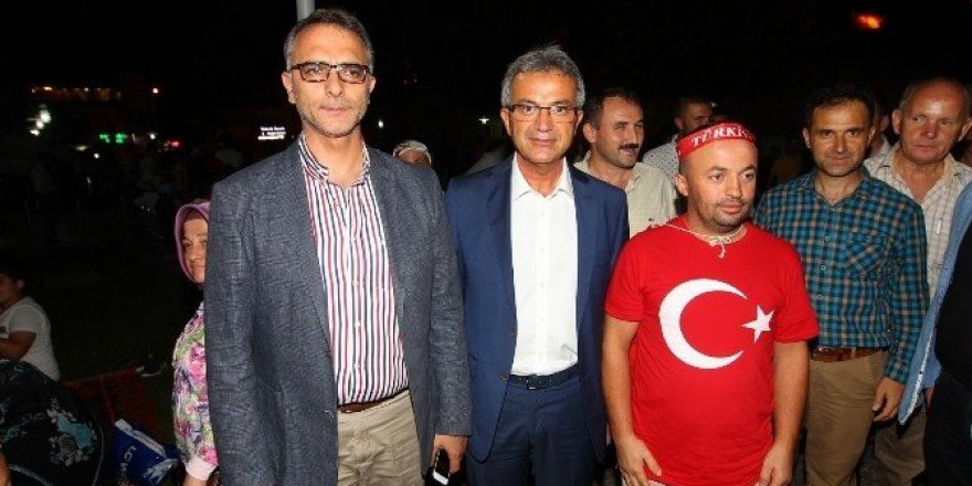 Gebze’de demokrasi nöbeti devam ediyor