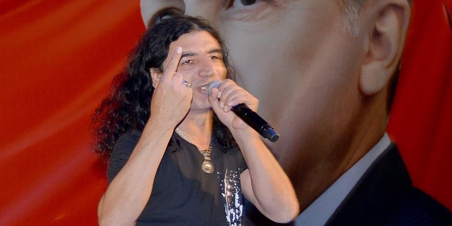 'Bu marşı sanatçı olarak değil vatandaş olarak yazdık'