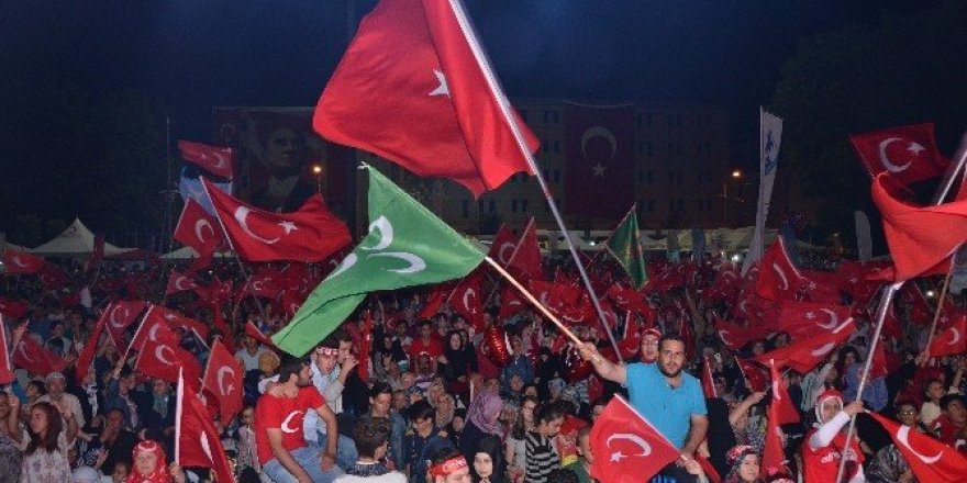 Eskişehirliler demokrasi nöbetinin 21’inci gününde