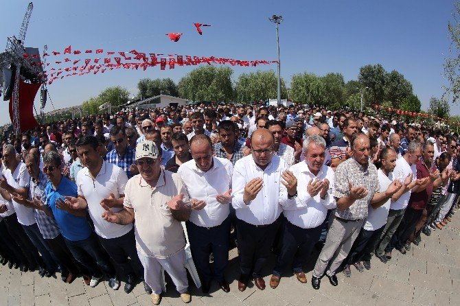 Gölbaşı’nda demokrasi şehitleri için gıyabi cenaze namazı kılındı