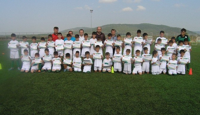 Gönen Belediyesporlu Minikler sertifikalarını Aldı