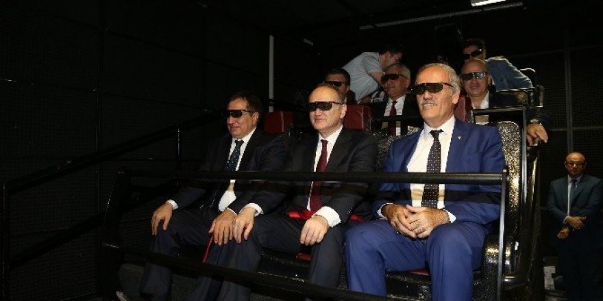 Bakan Özlü ’Dinozor’ sergisini açtı