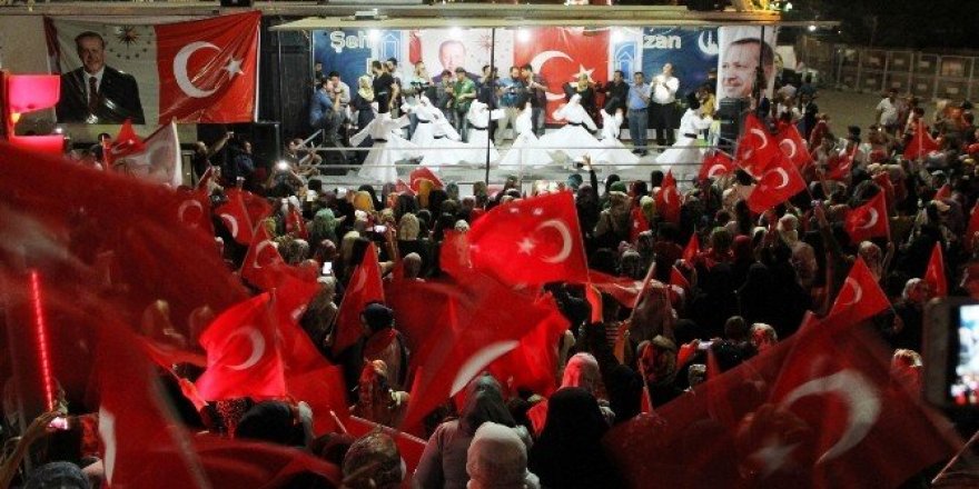 Van’da demokrasi nöbeti devam ediyor