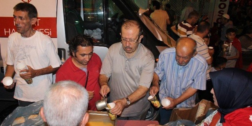 Demokrasi nöbetçilerine çorba desteği