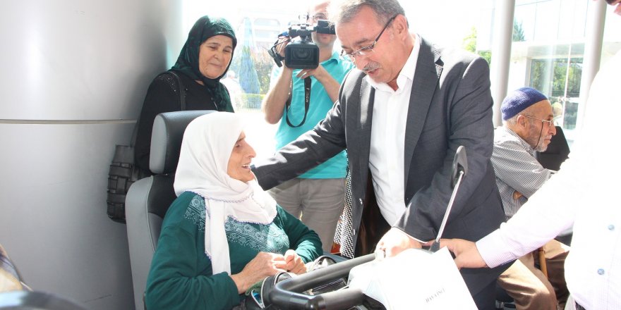 Karatay'da 78 adet akülü engelli aracı ihtiyaç sahiplerine verildi
