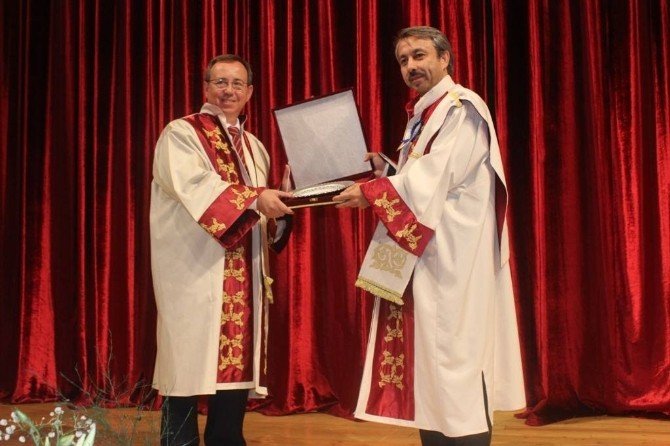 Trakya Üniversitesi 9’ncu dönem Rektörü Prof. Dr. Erhan Tabakoğlu görevi teslim aldı