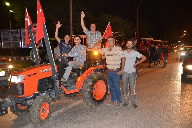500’ü aşkın traktörle demokrasi konvoyu