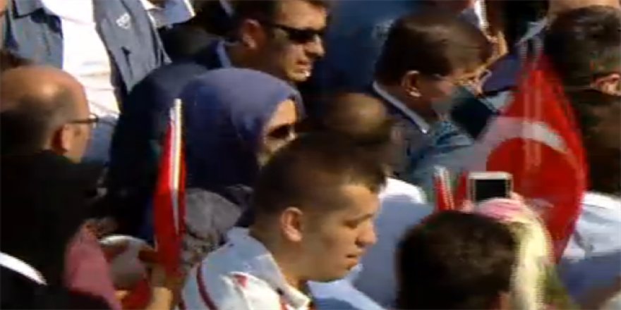 Eski Başbakan Ahmet Davutoğlu Yenikapı'da
