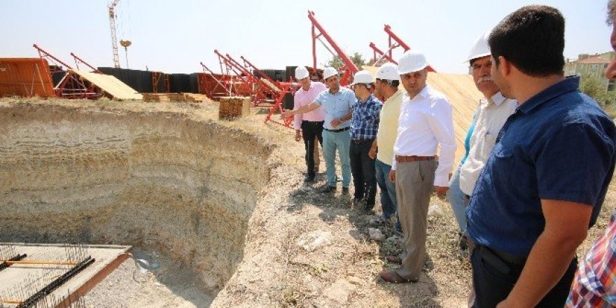 Başkan Özaltun, TOKİ inşaatında incelemelerde bulundu