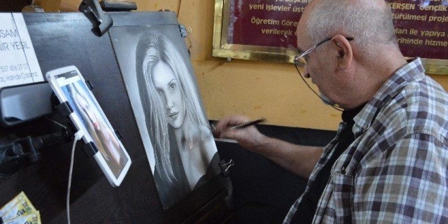 Binlerce kişiyi resmetti, eşinin bir kere bile resmini çizmedi