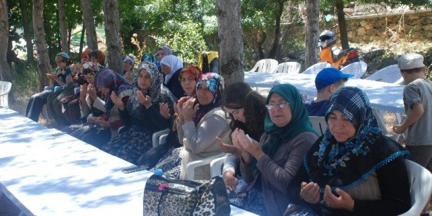 Sarayören mahallesinde 15 Temmuz şehitleri için mevlit okutuldu