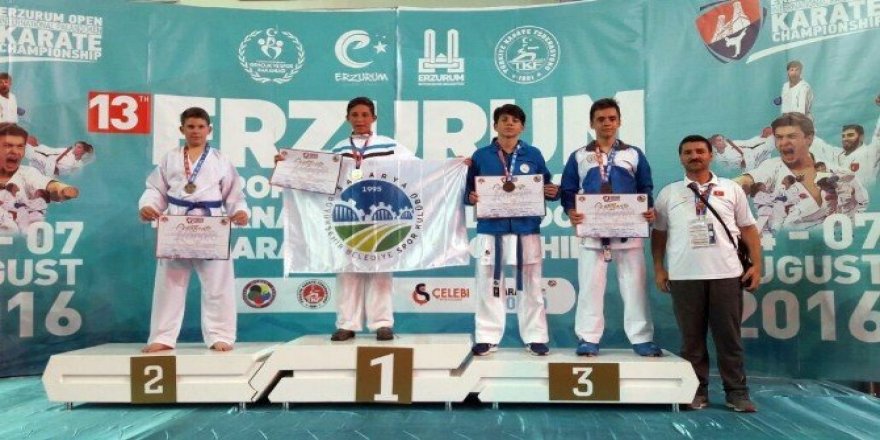 Yalovalı karateciler Erzurum’da 5 madalya kazandı