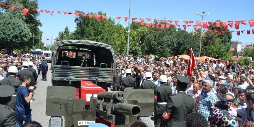 Şehidin cenaze namazını imam abisi kıldırdı