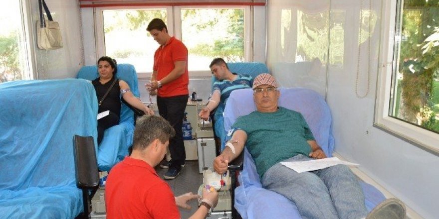 Kan bağışında her gün 4 mobil ekip çalışıyor