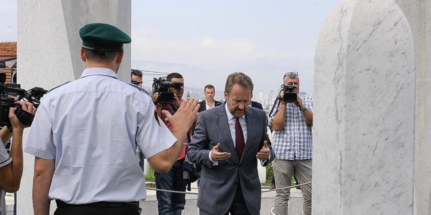 Bosna Hersek'in ilk cumhurbaşkanı Aliya İzzetbegoviç mezarı başında anıldı