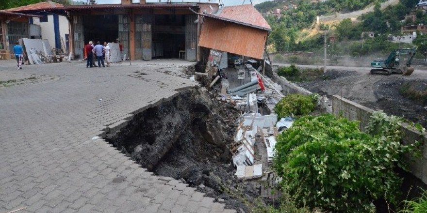 Dere ıslah çalışmasında mermer atölyesi çöktü