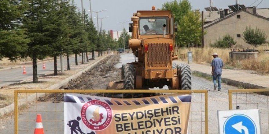 Seydişehir Belelediyesi, bozuk yolları onarıyor