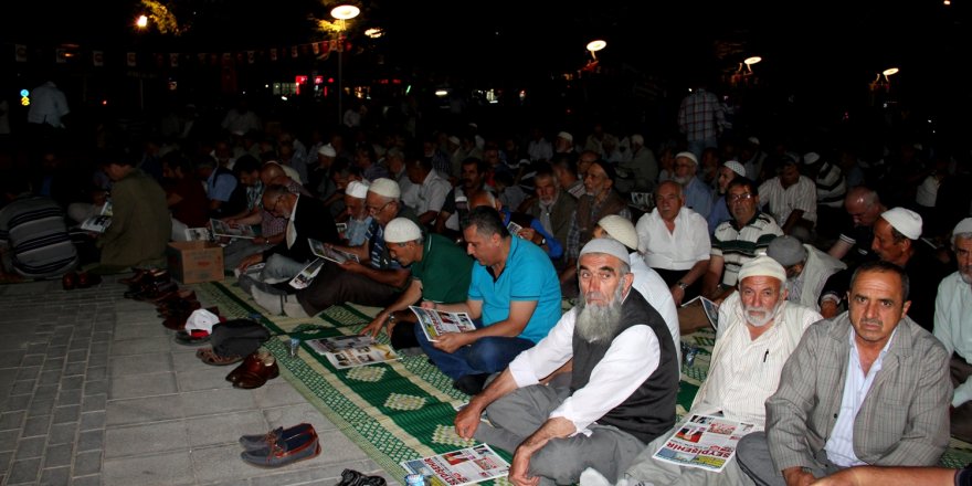 Seydişehir'de "demokrasi nöbeti" devam ediyor