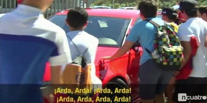 Barcelona taraftarı Arda Turan'a saldırdı!