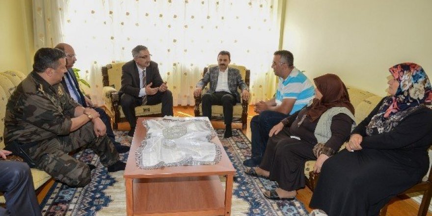 Vali Kılıç ve Başkan Külcü’den Şehit Karslı’nın ailesine taziye ziyaret