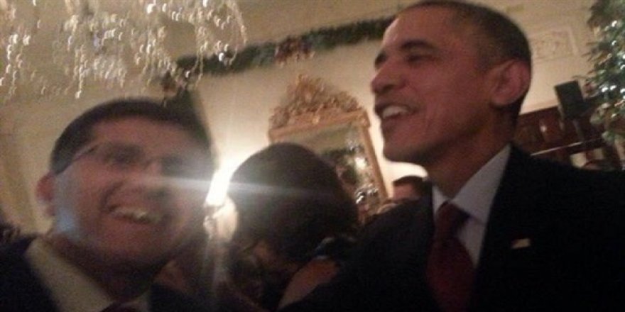 Obama darbecilerle selfie yaptı