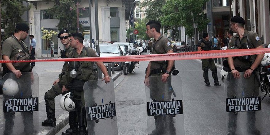 Atina'da 'siyasi maskeli' banka soygunu