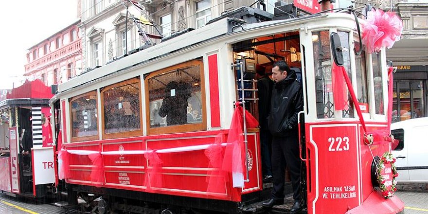 Nostaljik tramvayda 'nostaljik müzik'le seyahat