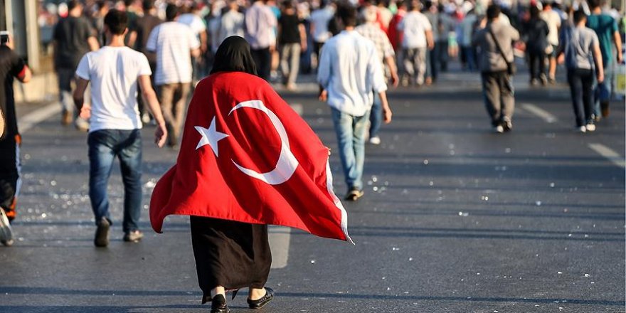 Tanklara, tüfeklere meydan okuyan kadınlar