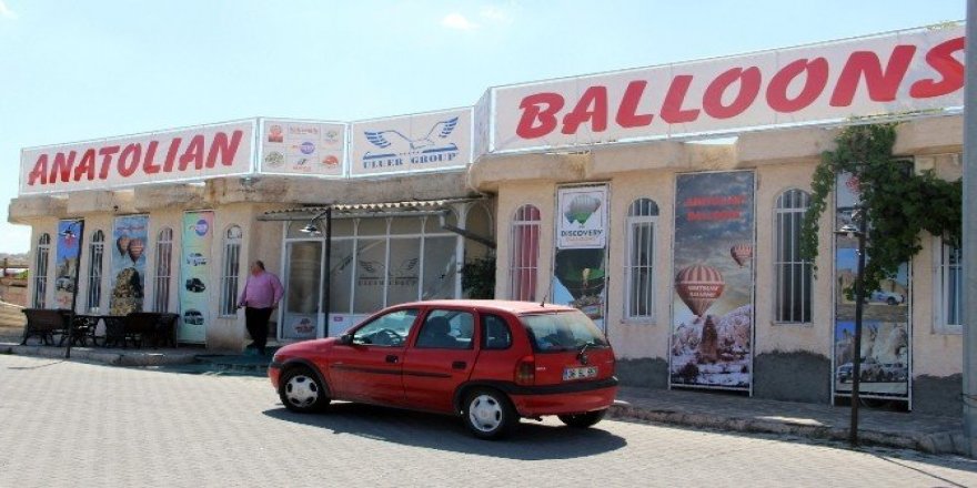 Darbeci sandığı 2 kişiyi rehin aldı